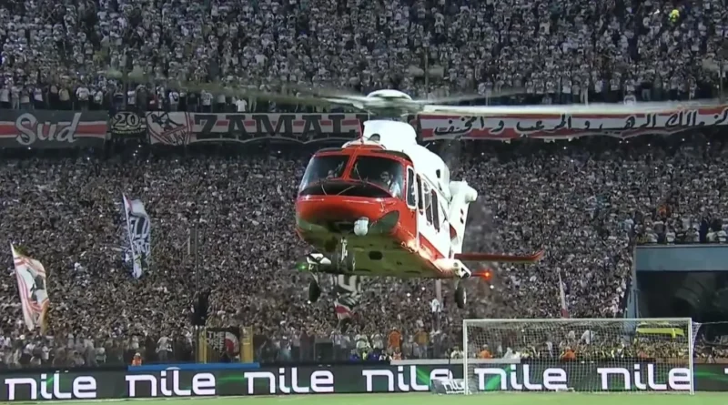بعد حسم اللقب… هبوط مروحية داخل استاد القاهرة لتسليم درع الدوري إلى الزمالك (فيديو)