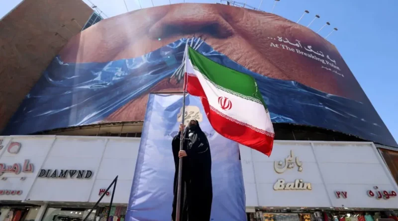 الخارجية الإيرانية: ندين فرض الخزانة الأميركية عقوبات على شيباني ونواب في “حزب الله” وحركة “أمل”
                         , عقوبات أميركية تطال للمرة الأولى ضابطاً في الجيش اللبناني إلى جانب نواب من “حزب الله” ومسؤولين أمنيين… من هم؟
