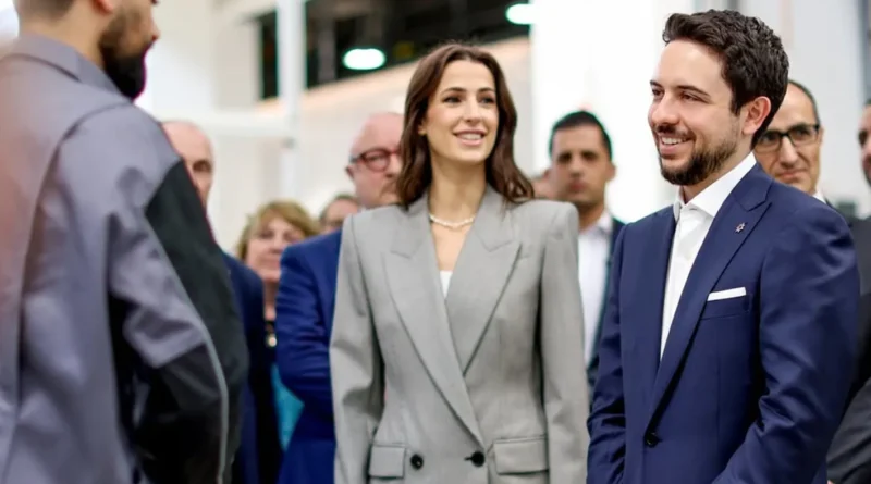الأميرة رجوة تلفت الأنظار في ألمانيا ببدلة رسمية ذكّرتنا بأسلوب الملكة رانيا (صور وفيديو)