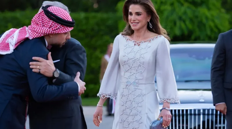 الملكة رانيا تكسر قواعد المناكير الملكية بصيحة الأصفر الزبادي في عيد الاستقلال (صور)