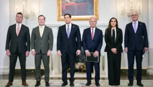 تحوّل في الرأي العام الشيعي اللبناني: 34 % يؤيدون اتفاقاً لبنانياً – إسرائيلياً
                         , استطلاع “الدولية للمعلومات” عن آراء اللبنانيين حول الحرب: إقامة الدولة المدنية هي الحل