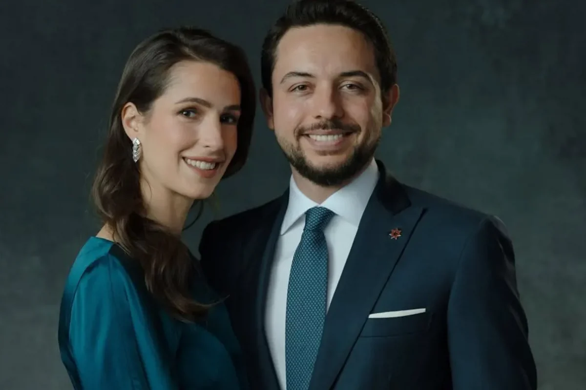 الأميرة رجوة والأمير الحسين يحتفلان بعيد زواجهما الثالث بصورة جديدة (صور)