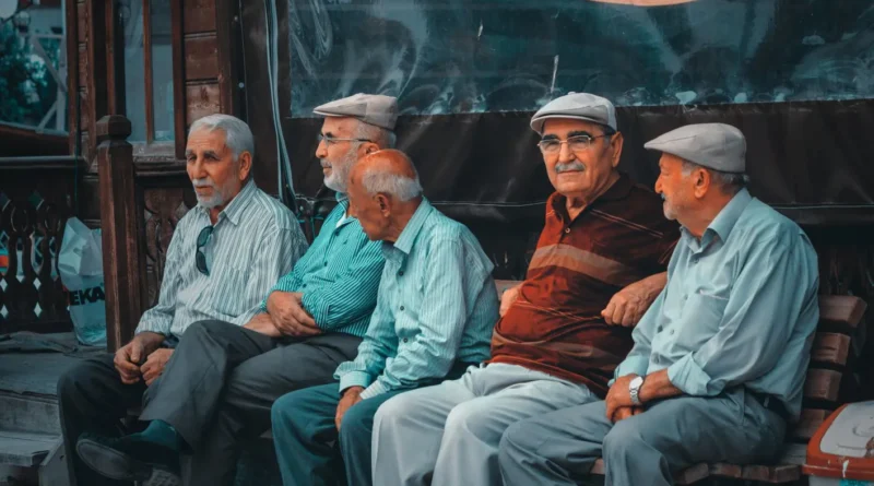 كيف تُكوِّن صداقات جديدة مع التقدّم في العمر؟