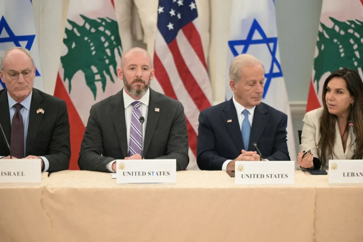 مفاوضات “صعبة جدّاً” بين لبنان وإسرائيل… جوزف عون: تنفيذ وقف النار قد يبدأ خلال 24 ساعة من الموافقة النهائية
                         , كاتس يُعلن “ترتيبات ما بعد وقف النار”: حرية ضرب في بيروت ومنطقة عازلة جنوباً , 
                   تلاق لبناني-إسرا