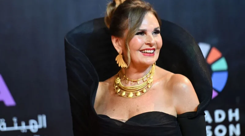 يسرا تنفي إصابتها بسرطان الدم… وتكشف تطورات حالتها الصحية