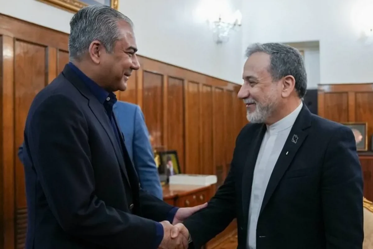 باكستان تتدخّل لإنقاذ المسار الديبلوماسي… هل تُقدّم إيران حلّاً لترامب قبل الانتخابات؟
                         , واشنطن تلوّح بإعادة توجيه الأصول الإيرانية نحو الخليج… وترقّب لنتائج زيارة وزير الداخلية الباكستاني إلى طهران , 
                   ترامب