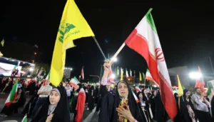 إيران تستميت لإنقاذ نفوذها في لبنان