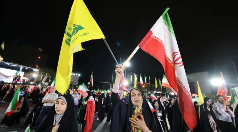 إيران تستميت لإنقاذ نفوذها في لبنان