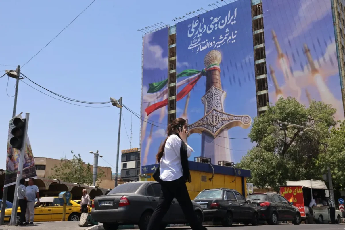 ترامب يتبنّى استراتيجية التصعيد التدريجي: إيران بين تجدُّد الحرب والاتفاق النووي