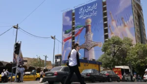 ترامب يتبنّى استراتيجية التصعيد التدريجي: إيران بين تجدُّد الحرب والاتفاق النووي