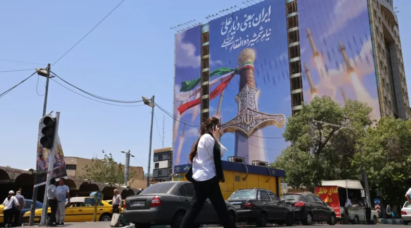ترامب يتبنّى استراتيجية التصعيد التدريجي: إيران بين تجدُّد الحرب والاتفاق النووي