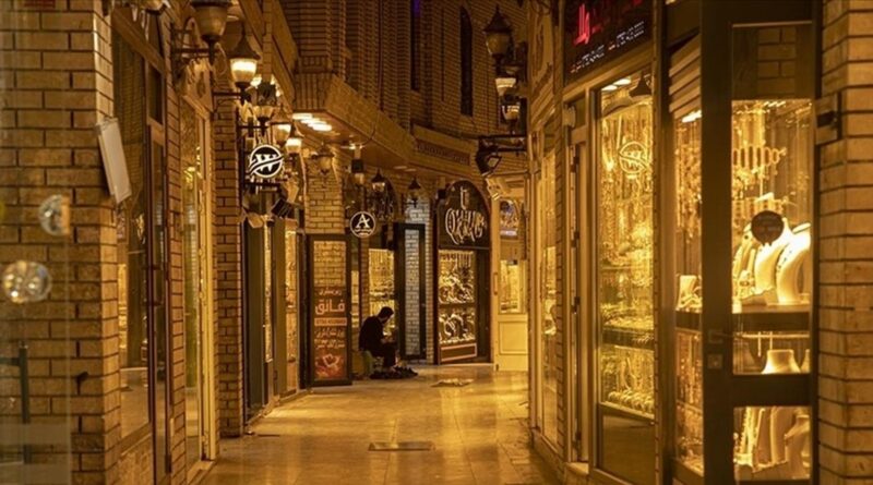 الذهب يهبط إلى أدنى مستوى له منذ أكثر من ستة شهور