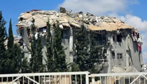 ماذا بعد رفض إسرائيل معادلة حاولت فرضها إيران في لبنان؟
                         , لا ربط بين الملفَين الإيراني واللبناني في حسابات واشنطن , 
                   “الثنائي الشيعي” ينتظر شمول “الاتفاق” لجنوب لبنان… والدوحة ناشطة على خط واشنطن