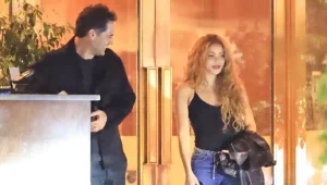 شاكيرا تُشعل شائعات الارتباط بعد سنوات من انفصالها عن بيكيه (صور)
