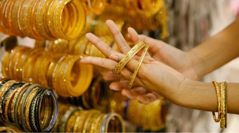 ​الذهب يتجه إلى ثالث خسارة أسبوعية بضغط من ارتفاع الدولار
