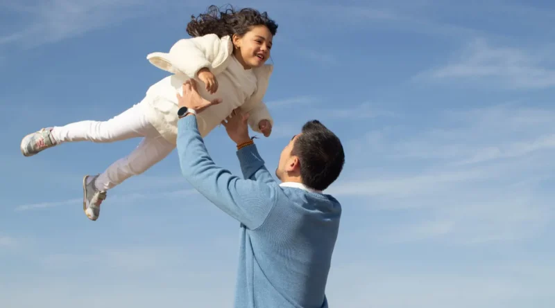 “الأب الحديث”… كيف تغيّرت صورته من جيل إلى جيل؟