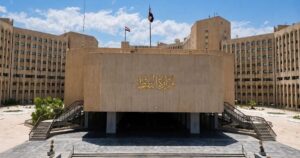 العراق ينفي نيته الانسحاب من “أوبك” ويدعو لزيادة حصته لتعويض خسائره