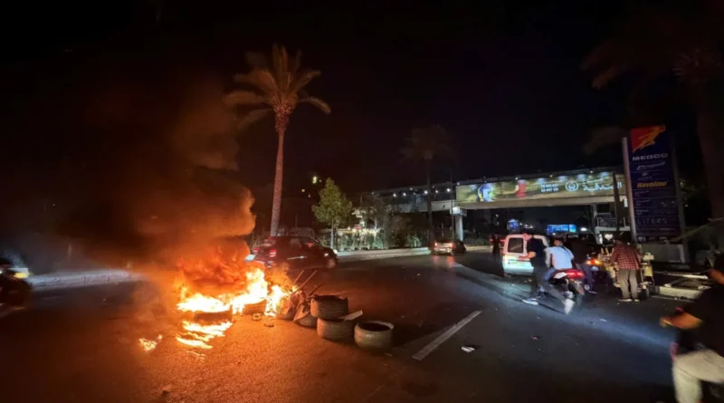 نائب في “حزب الله”: الاتفاق الإطاري بين لبنان وإسرائيل “حبر على ورق”… وقطع طرق في بيروت والضاحية (فيديو)
                         , لبنان وإسرائيل يُوقّعان “اتفاقاً إطاريّاً” برعاية أميركية وبحضور روبيو في واشنطن… وعون يشكر ترامب