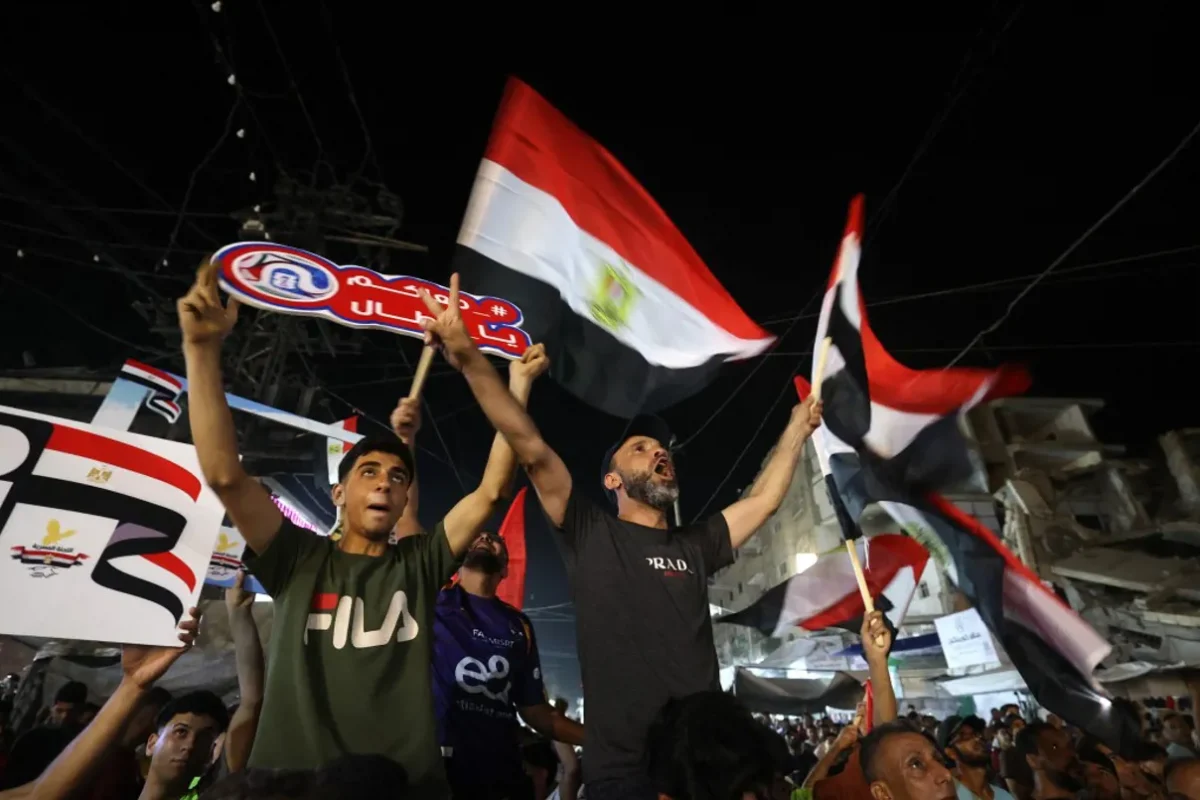 وسط الركام… غزة تحتفل بتأهل مصر في كأس العالم 2026 (فيديو)