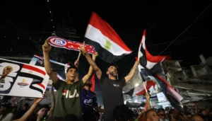 وسط الركام… غزة تحتفل بتأهل مصر في كأس العالم 2026 (فيديو)