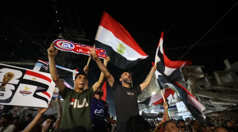 وسط الركام… غزة تحتفل بتأهل مصر في كأس العالم 2026 (فيديو)