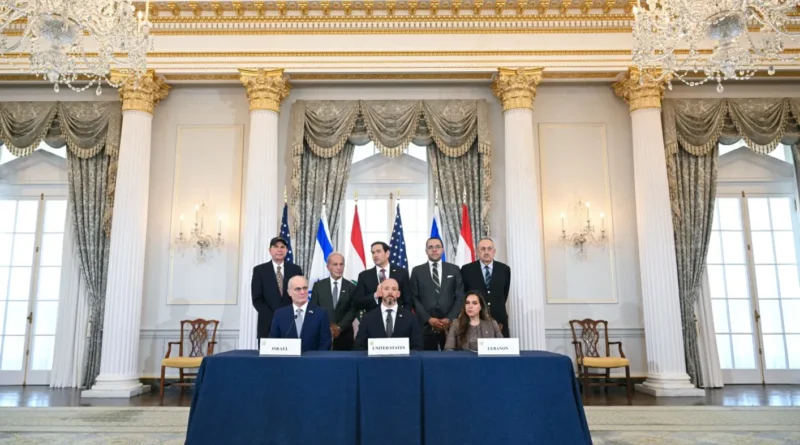إسرائيل تصف الاتفاق بـ”التاريخي والمهم”… وإيران: هدفنا إنهاء الحرب في لبنان ونتابع ذلك بجدية
                         , 
                   بعد التوقيع… هل تملك الدولة اللبنانية القدرة على تنفيذ الاتفاق؟
                     , أيّ أوراق لدى “حزب ال