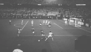من هو المصوّر الذي أصبح ظاهرة في كأس العالم 2026 بسبب كاميرا قديمة؟