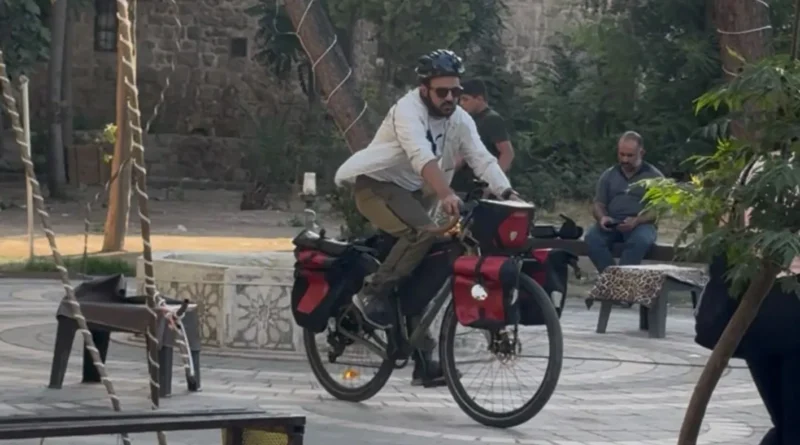 على “البيسيكليت”… رحّالة سوري يعبر 13 دولة دعماً للتعليم (فيديو)