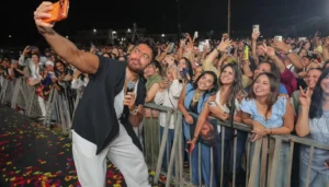 تامر حسني يكسر صمته حول منافسة عمرو دياب ويكشف مفاجأة مع سعد لمجرد!