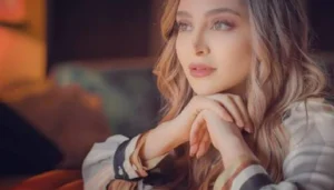 من الدراما إلى البرلمان… روزينا لاذقاني في مجلس الشعب السوري