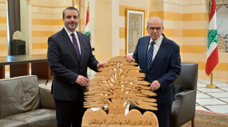 الشيباني في بيروت… إنشاء لجنة لبنانية سورية عليا وتأكيد ألا “نية لدمشق بالتدخل العسكري”
                         , 
                   زيارة الشيباني إلى بيروت تتجاوز الأبعاد الرسمية