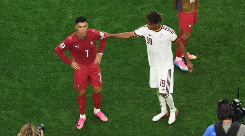 لامين يامال يواسي رونالدو بعد نهاية مشواره في كأس العالم 2026 (فيديو)