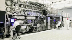 هل حصلت الصين على آلة ASML السرية لتصنيع الرقائق المتقدمة؟
