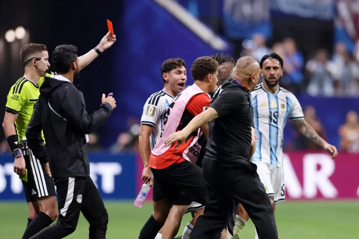 ردود فعل حكّام على “فضيحة” مباراة مصر والأرجنتين في كأس العالم