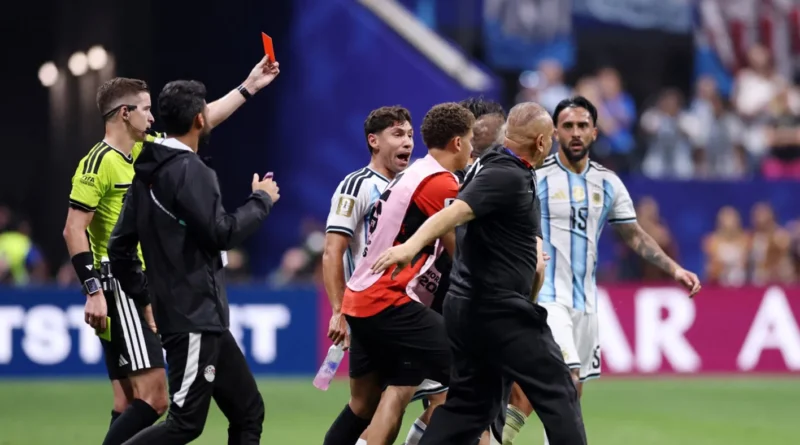 ردود فعل حكّام على “فضيحة” مباراة مصر والأرجنتين في كأس العالم
