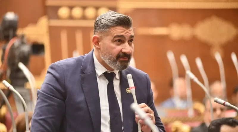 نهاية أزمة “الأداء العلني”… المنتج أحمد السبكي يعتذر من ياسر جلال