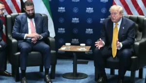 لماذا يحرص “حزب الله” على التعامل ببرودة مع الدعوات الأميركية للشرع إلى دخول لبنان؟