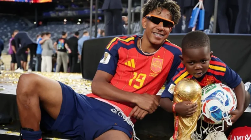 من هو كيني شقيق لامين يامال الذي خطف الأضواء في كأس العالم 2026؟