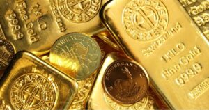 الذهب يتراجع مع توقعات رفع الفائدة الأمريكية وتجاوز سعر برنت 100 دولار