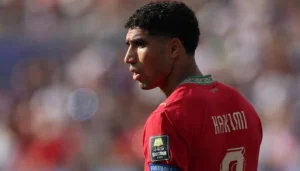 أشرف حكيمي… قصة نجاح استثنائية لموهبة مغربية في الملاعب العالمية
