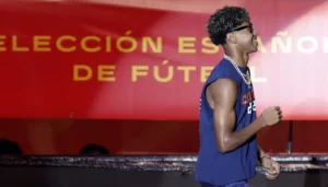 سيلفي واحتضان… تفاصيل لقاء يامال ومحرز بعيداً عن الملاعب (فيديو)