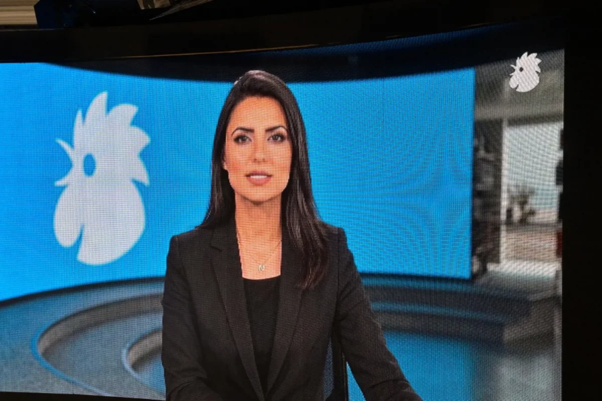 “نور” و”نهار” في أول نشرة إخبارية يقدّمها مذيعان رقميان بالذكاء الاصطناعي عبر “النهار”