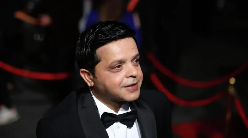 محمد هنيدي يوجه رسالة مؤثرة بعد تشييع جثمان شقيقه هشام