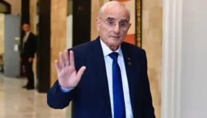 رفع صور لوزير الدفاع ميشال منسّى في جونية
                         , خبير دستوري: لا يحق لرئيس الحكومة مطلقا منع الوزير من التكلم في البرلمان