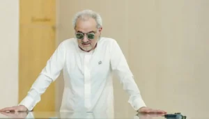 شاهد فرحة الوليد بن طلال بأهداف الهلال أمام الفيصلي في دوري روشن