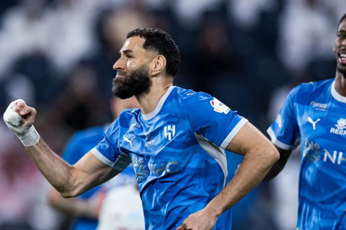 رحيل بنزيما قد يكلف الهلال الملايين… كم يبلغ راتبه؟