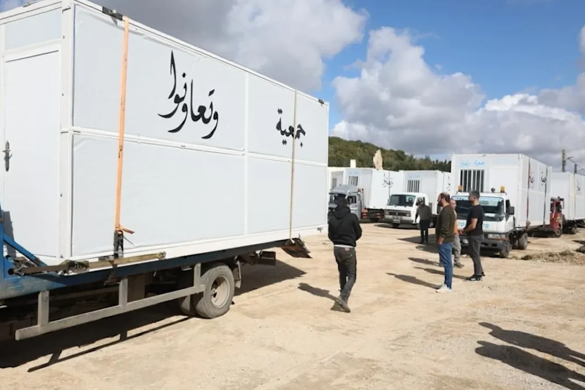 البيوت الجاهزة للعائدين من النازحين ليست جاهزة بعد… والعدد القليل منها لمقار البلديات بلا بنى تحتية