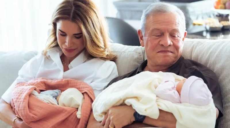 الملكة رانيا تنشر صور حفيدتيها التوأم للمرة الأولى… “كبرت الفرحة” (صور)