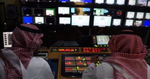 دول الخليج تسيطر على قائمة أعلى نسبة سكان في سن العمل (إنفوغراف)