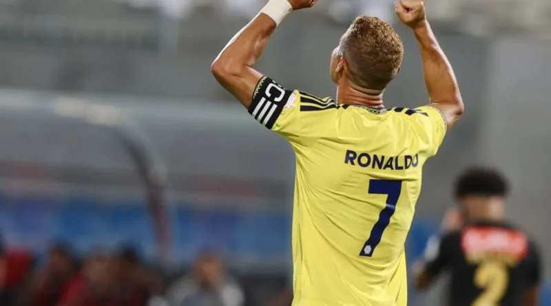 عناق خاص بين رونالدو وتريزيغيه يخطف الأنظار بعد مباراة النصر والرياض
